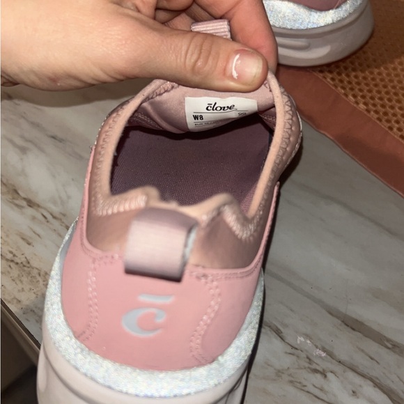 Women’s clove shoes size 8, pink in color - Picture 5 of 5